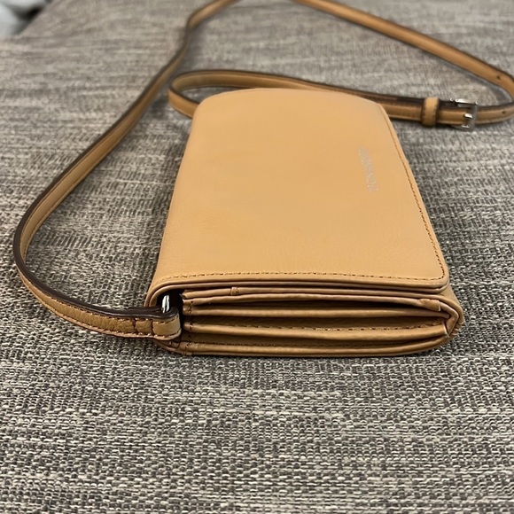 Tignanello leather crossbody bag - Picture 7 of 13